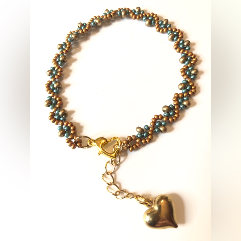 Bronzed Gold Beaded Bracelet Green Heart Clasp Charm Minimalist New